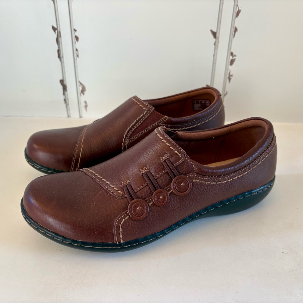 Clarks Women’s Ashland Effie Brown Leather Comfort Slip On Loafer Flats Size 8.5